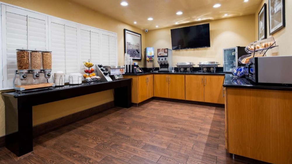 Best Western Pine Tree Motel Main image