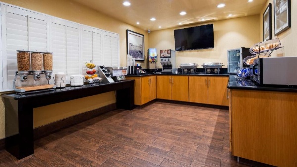 Best Western Pine Tree Motel image 2